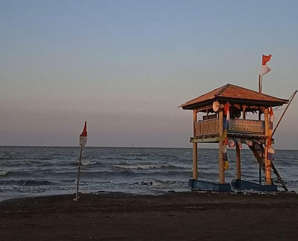 Pantai Samudera Baru Jadi Destinasi Favorit di Karawang