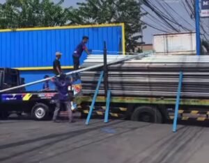 Jalan Sultan Agung Bekasi Amblas, Lalu Lintas Tersendat Parah