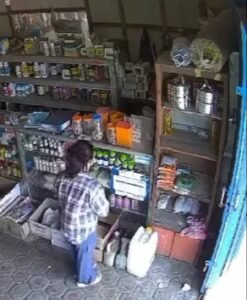 Aksi Pencurian Terekam CCTV di Majalaya, Karawang