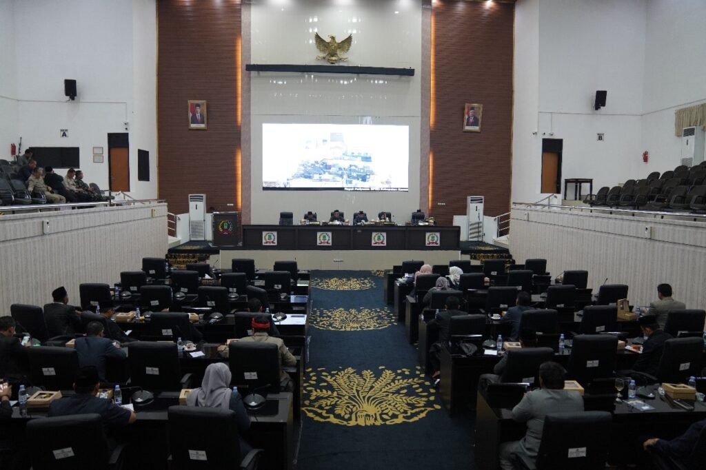 DPRD Karawang Paripurnakan Raperda Perubahan Perda BMD dan  Nota Pengantar KUA-PPAS Perubahan Tahun 2024