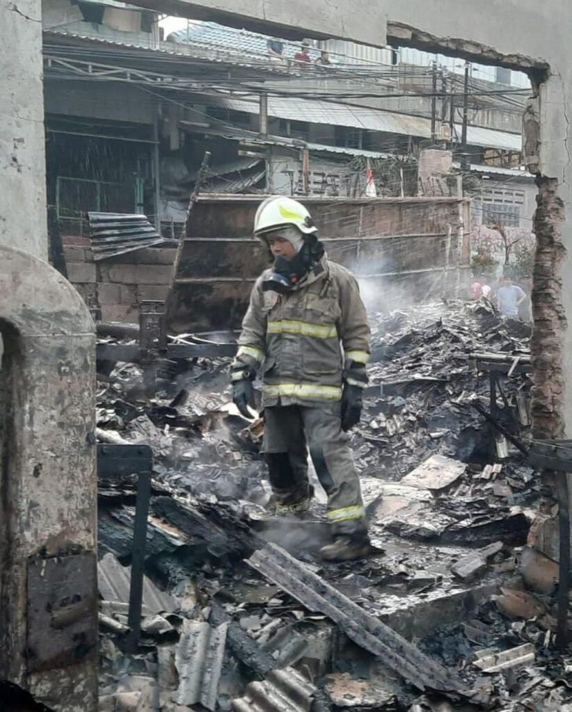 Pabrik Kardus di Kalideres Hangus Terbakar