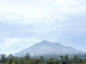 Wisata Alam dan Sejarah di Desa Giriawas, Garut