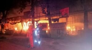 Puluhan Kios Terbakar di Gor Stadion Patriot Candrabhaga