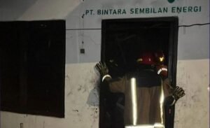 Pabrik Peleburan Ban di Bantargebang Terbakar
