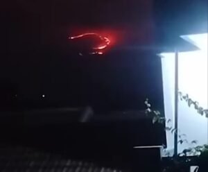 Gunung Guntur di Garut Kebakaran, Api Terlihat Jelas dari Pemukiman
