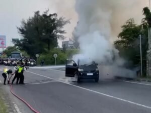 Kebakaran Mobil di Kawasan Industri KIIC