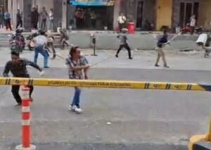 Akibat Tarik Paksa Kendaraan, Debt Collector dan Ormas Bentrok di Bekasi