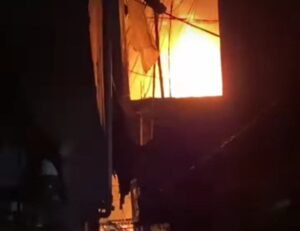 Ratusan Damkar Padamkan Api di Kampung Bali, Matraman