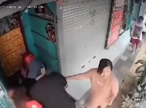 Detik-detik Warga Tangkap Maling Motor di Pati Terekam CCTV