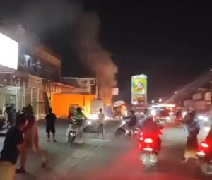 Gardu Listrik di Tugu Tani Karawang Terbakar