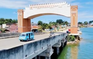 Gerbang Kendari dengan Anggaran Rp 32 Miliar Alami Kerusakan