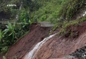 Longsor di Peundeuy, Akses Desa Toblong-Maroko Terputus Total