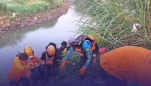 Korban Terseret Arus Kali Bekasi Ditemukan Meninggal Dunia