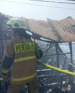 Kebakaran Menghanguskan Rumah di Klender, Jakarta Timur