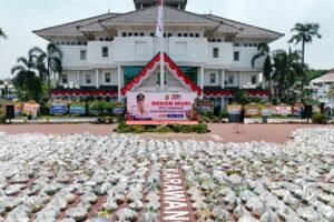 Peringati Hari Jadi ke-391, Pemda Karawang Susun Nasi Tumpeng Terbesar di Dunia