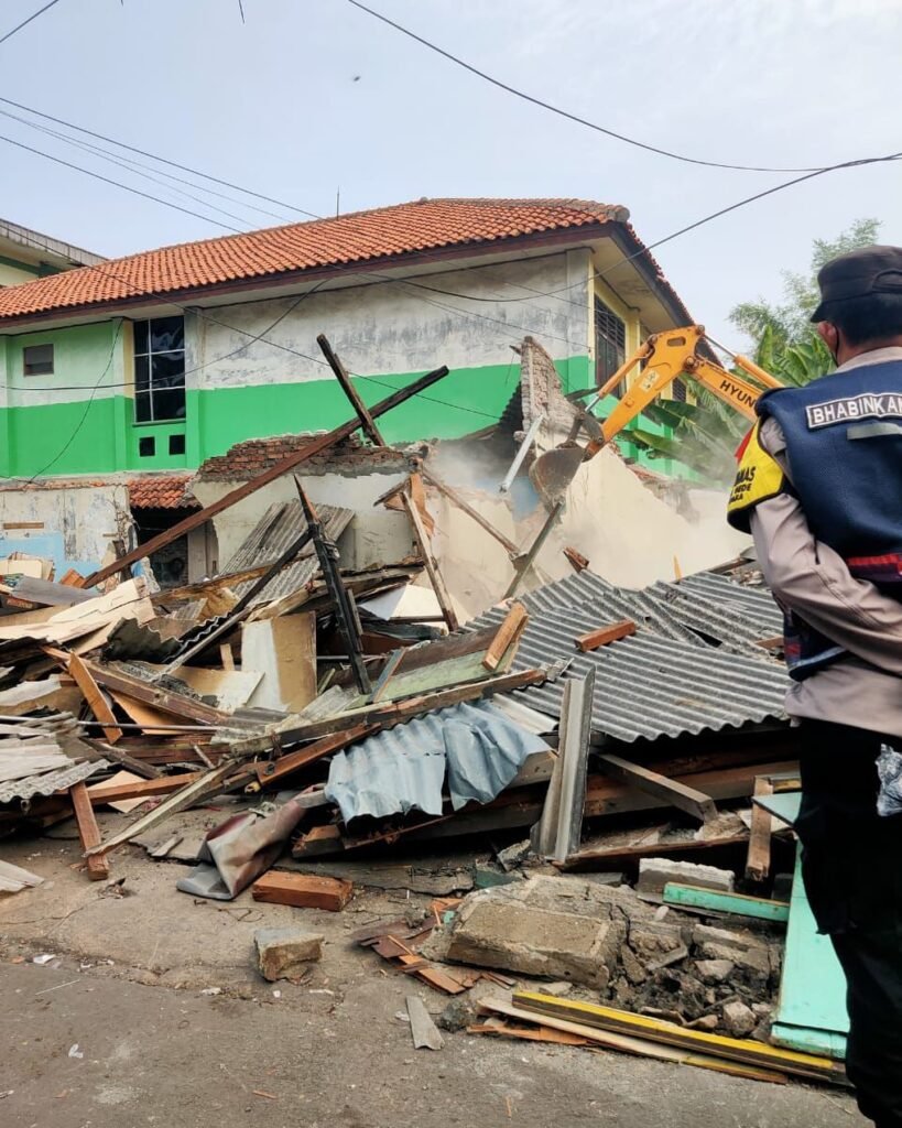 Pemkot Bekasi Bongkar 12 Kios di Atas Lahan Milik Pemerintah