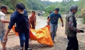 Mayat Perempuan Tanpa Identitas Ditemukan di Sungai Cikao