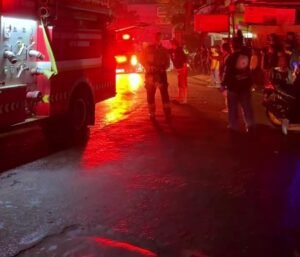 Kebakaran di Jalan Pakar Barat, Lalu Lintas Alami Kemacetan