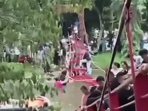 Jembatan Gantung di Taman Cadika Roboh, Puluhan Pengunjung Jatuh ke Danau