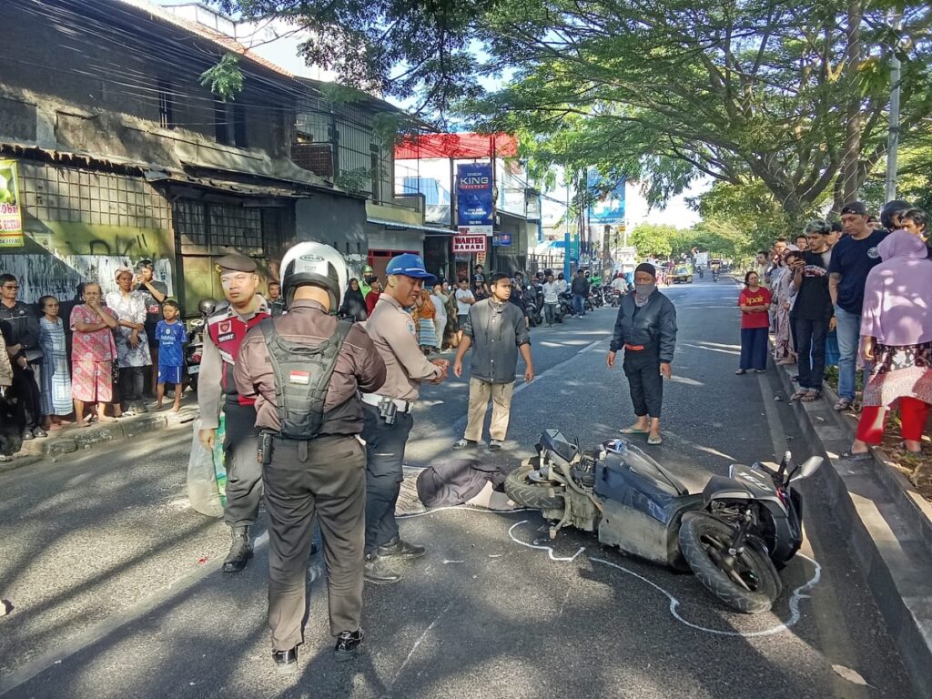 Tragis! Pengendara Motor Tewas Terlindas Truk di Bandung