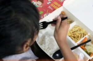 Pemprov DKI Bagikan Ribuan Paket Makan Bergizi Gratis