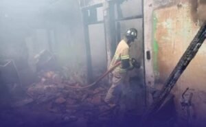 Diduga dari Korsleting Listrik Charger HP, Rumah Warga Bekasi Hangus Terbakar