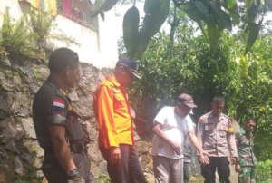 Belasan Warga Karangtengah terkena Dampak Tanah Longsor