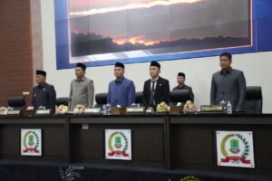Pimpinan dan Anggota DPRD Kabupaten Karawang Hadir pada Rapat Paripurna