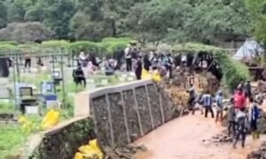 Area Pemakaman Cikutra Rusak Parah akibat Banjir Bandang