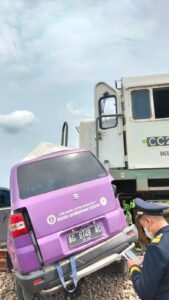 Ambulans Tertabrak Kereta di Tulungagung, 1 Orang Meninggal Dunia