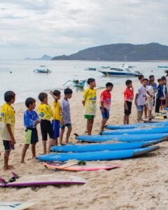 Pemkab Sumbawa Barat Adakan Ekstrakurikuler Selancar di Sekolah