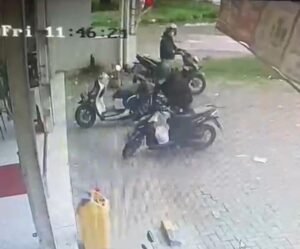 Waspada! Warga Karawang Kehilangan Sepeda Motor usai Berbelanja di Alfamart