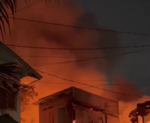 Nahas! Sebuah Rumah di Jalan Kebon Manggis Hangus Terbakar