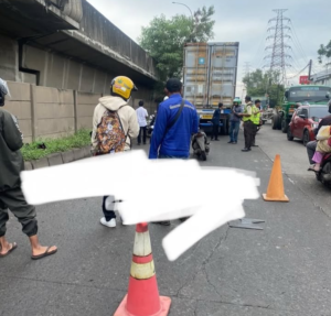 Tragis! Driver Ojol Tewas Tertabrak Truk di Jakarta Utara