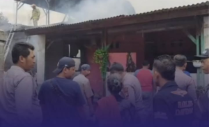 Gudang Barang Bekas Terbakar akibat Korsleting Listrik di Tambun Selatan