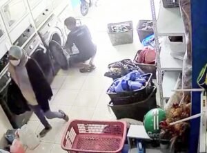 Aksi Pencurian Handphone di Buah Batu Terekam CCTV
