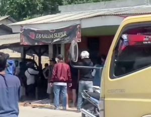 Keributan di Toko Obat SPBU Bekasi, Penjual Keluarkan Celurit