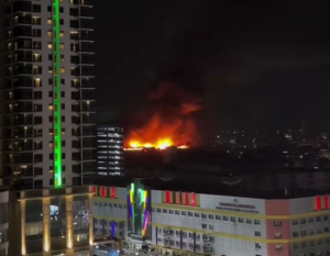 Kebakaran Melanda Glodok Plaza, 9 Orang Berhasil Dievakuasi