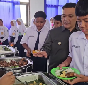 Majalengka Terapkan Program Makan Bergizi Gratis Prasmanan