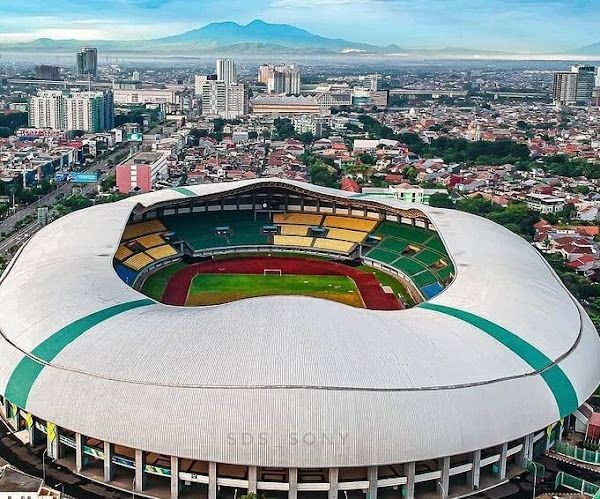 Pertandingan Persija vs Persib Berakhir Ricuh, Puluhan Orang Luka-Luka