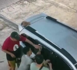 Disdamkarmat Kota Bekasi Selamatkan Bayi yang Terkunci di Mobil