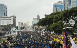 BEM SI Gelar Aksi Indonesia Gelap di Jakarta, 5.000 Massa Turun ke Jalan
