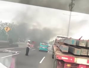 Diduga akibat Korsleting, Mobil Terbakar di Tol Gedong Panjang