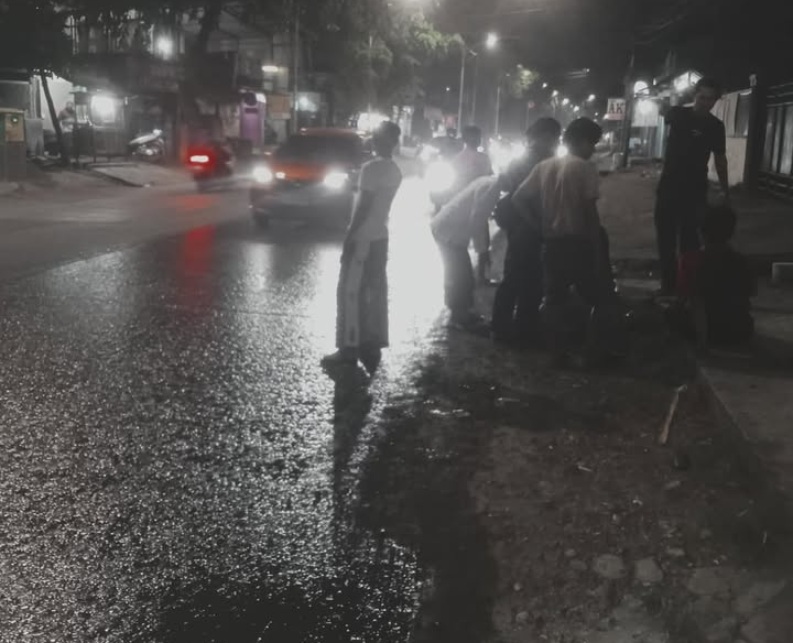 Jalan Raya Plumpang Licin karena Oli, Sejumlah Pemotor Terjatuh