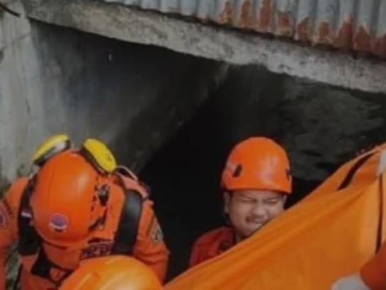 Warga Sunter Agung Temukan Mayat Pria di Saluran Air