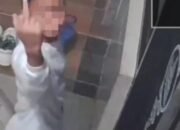 Curi Kotak Amal di Depok, Pelaku Acungkan Jari Tengah ke CCTV