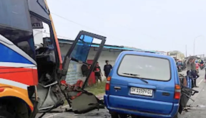 Nahas! Mobil Pengantar Umrah Kecelakaan, 7 Orang Tewas