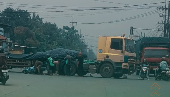 Kecelakaan Tragis di Driyorejo, Pengendara Motor Terlindas Truk