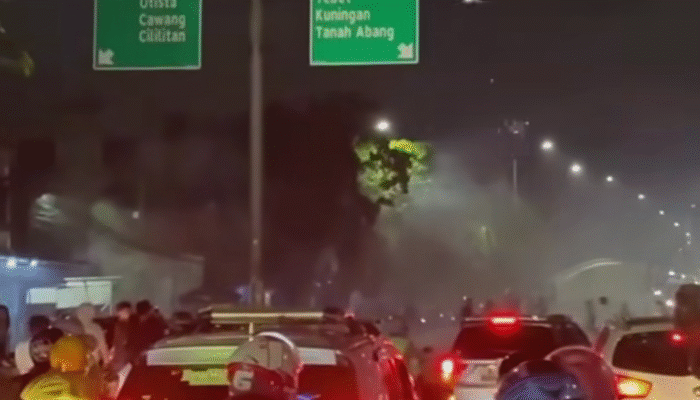 Bentrok Dua Kelompok di Jatinegara, Lalu Lintas Tersendat