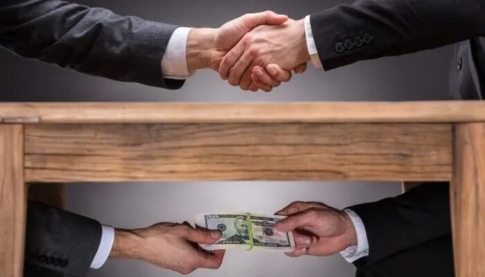 KPK Sosialisasikan Bahaya Gratifikasi Melalui Pemberian Hadiah ke Guru